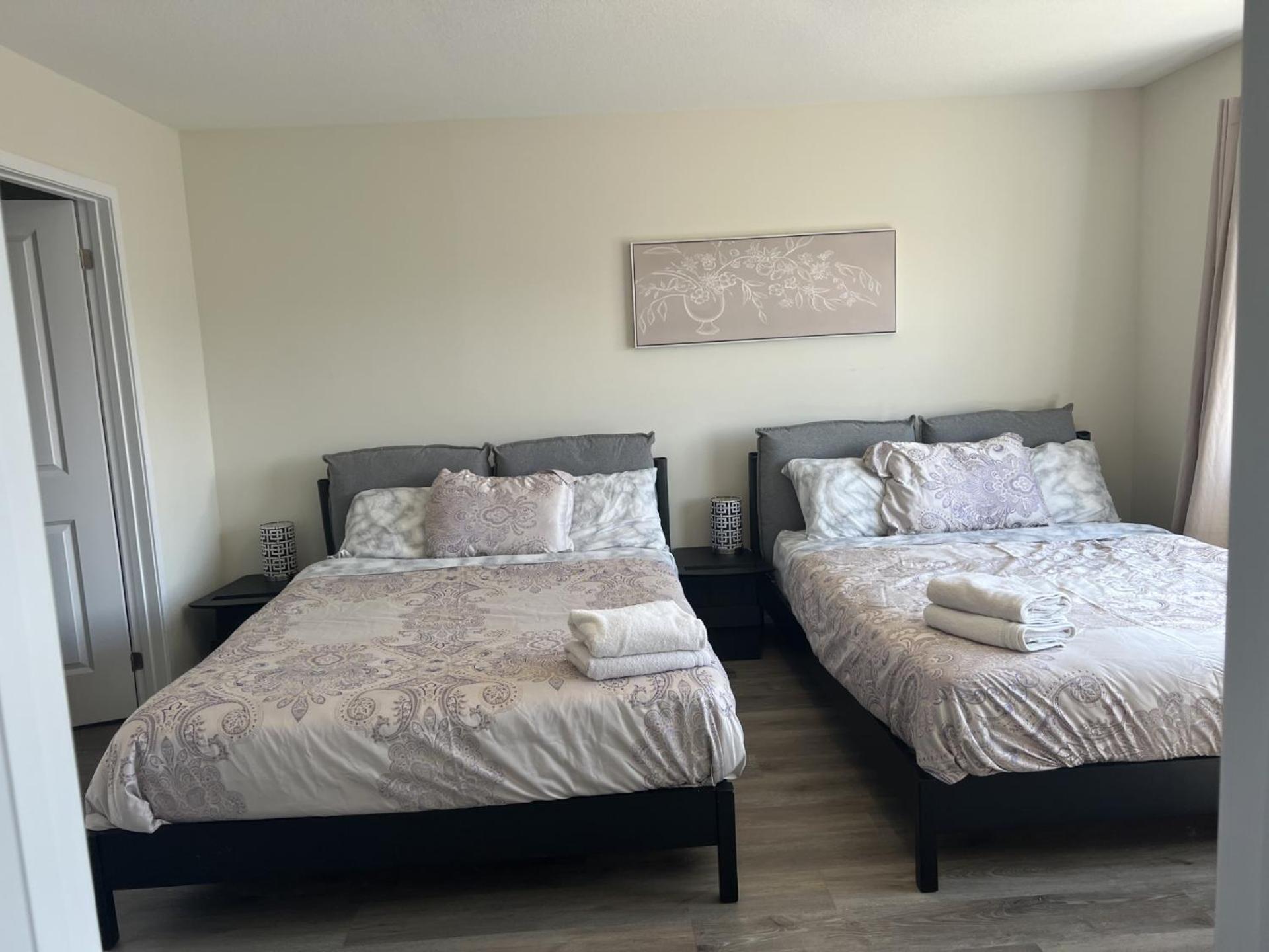 Luxury Town Close To Fairview Casino In Niagra Falls ナイアガラ・フォールズ エクステリア 写真